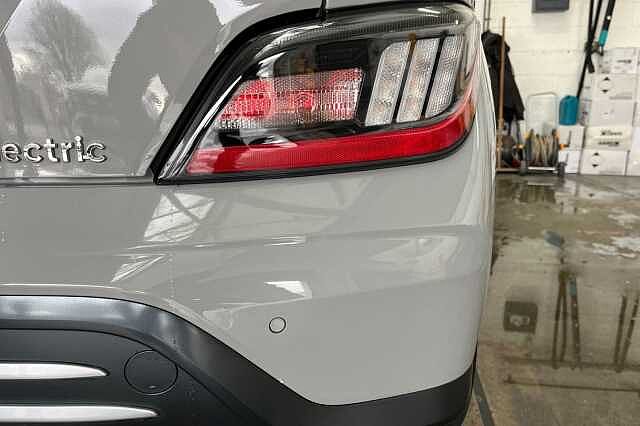 Hyundai KONA 39kWh Premium Auto 5dr (10.5kW Charger)