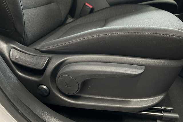 Hyundai KONA 39kWh Premium Auto 5dr (10.5kW Charger)